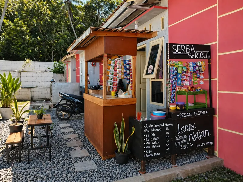 jualan jajan dan minuman es plastik di depan rumah