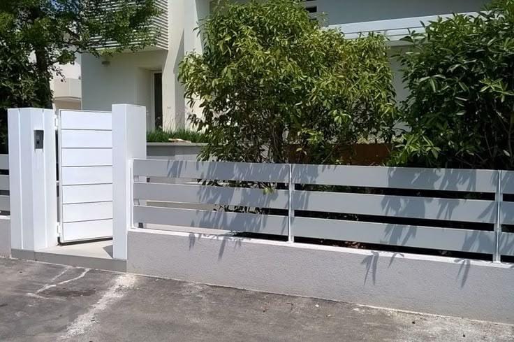 6. Pagar Putih Minimalis ala Japandi